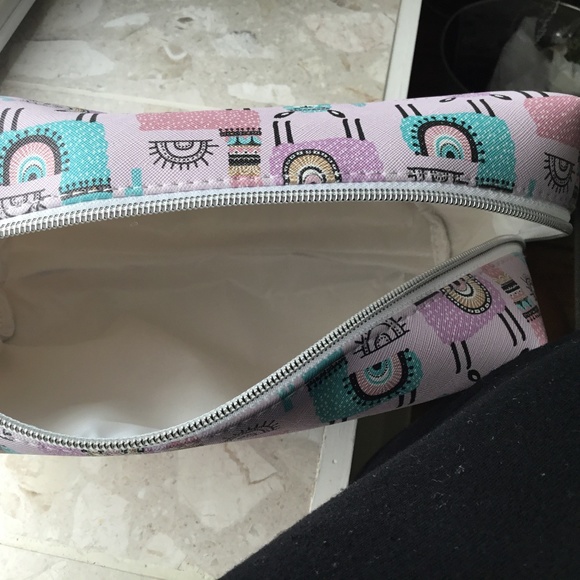 Danielle Creations Cosmetic bag NWT - Picture 3 of 3